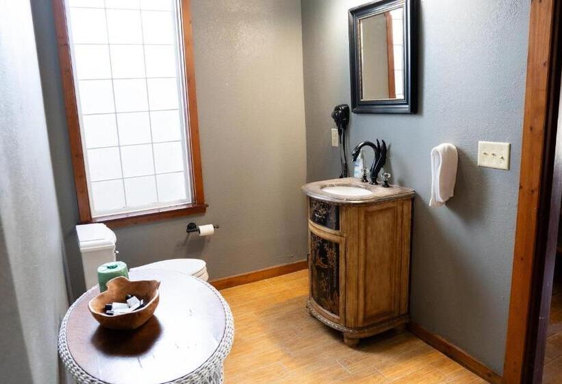 小室, Oakpak Inns   Enjoy All Inclusive Snack Beverages Wine & Beer During The Stay