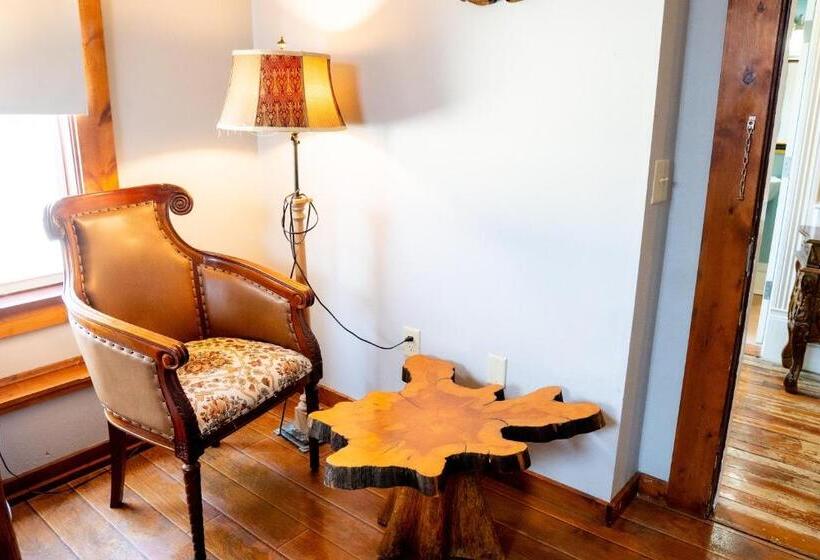 小室, Oakpak Inns   Enjoy All Inclusive Snack Beverages Wine & Beer During The Stay