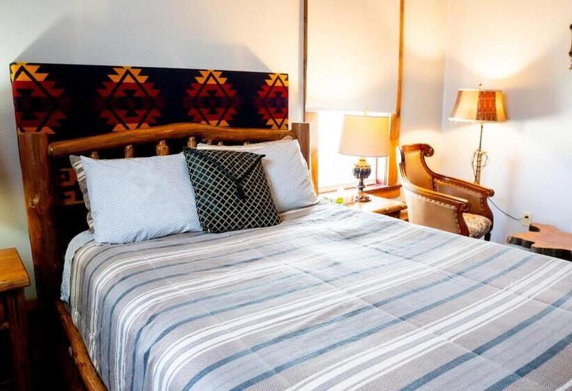 小室, Oakpak Inns   Enjoy All Inclusive Snack Beverages Wine & Beer During The Stay