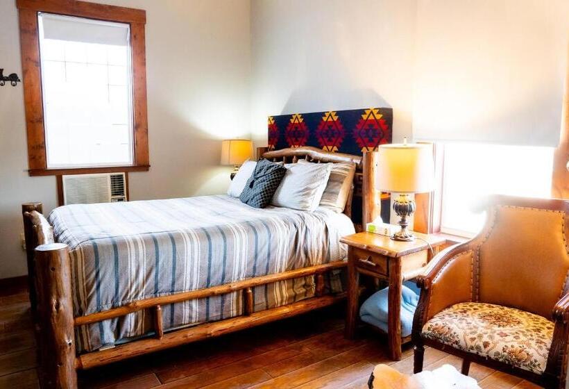 小室, Oakpak Inns   Enjoy All Inclusive Snack Beverages Wine & Beer During The Stay