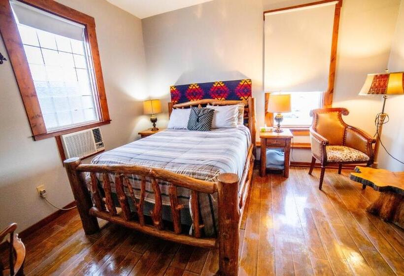 小室, Oakpak Inns   Enjoy All Inclusive Snack Beverages Wine & Beer During The Stay