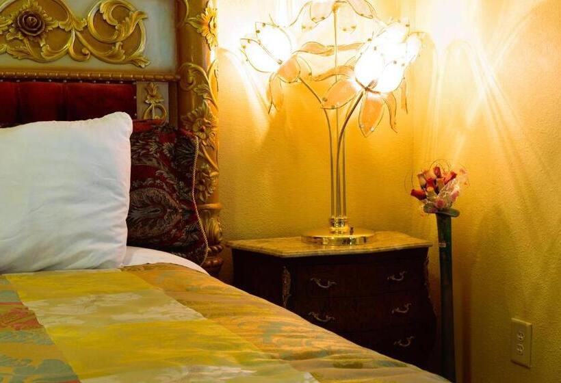 带大床的豪华间, Oakpak Inns   Enjoy All Inclusive Snack Beverages Wine & Beer During The Stay