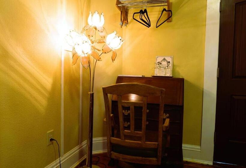 带大床的豪华间, Oakpak Inns   Enjoy All Inclusive Snack Beverages Wine & Beer During The Stay