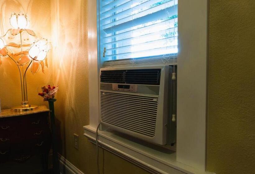 带大床的豪华间, Oakpak Inns   Enjoy All Inclusive Snack Beverages Wine & Beer During The Stay