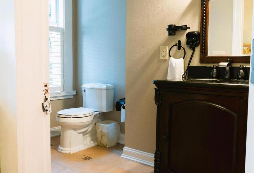 带大床的豪华间, Oakpak Inns   Enjoy All Inclusive Snack Beverages Wine & Beer During The Stay