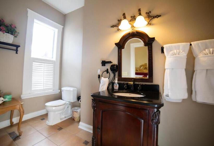 带大床的豪华间, Oakpak Inns   Enjoy All Inclusive Snack Beverages Wine & Beer During The Stay