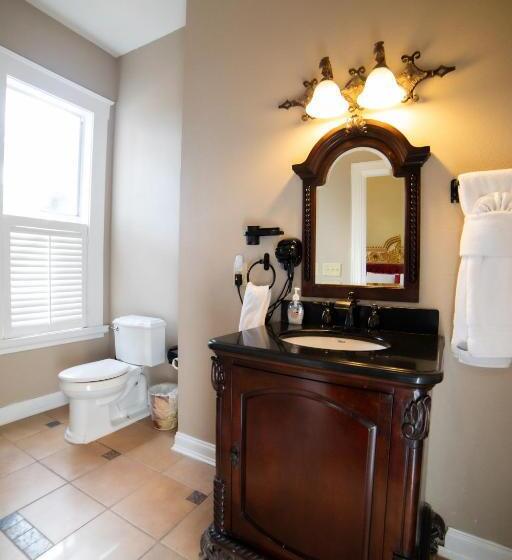 带大床的豪华间, Oakpak Inns   Enjoy All Inclusive Snack Beverages Wine & Beer During The Stay