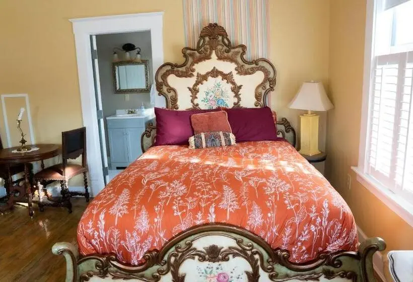 Deluxe-huone Queen-vuode, Oakpak Inns Enjoy All Inclusive Snack Beverages Wine & Beer During The Stay