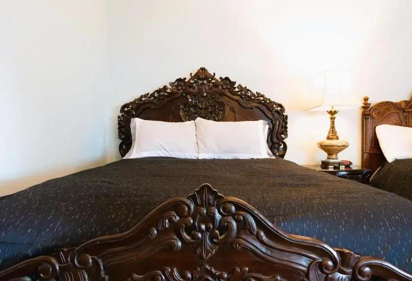 Premium Family Room, Oakpak Inns Enjoy All Inclusive Snack Beverages Wine & Beer During The Stay