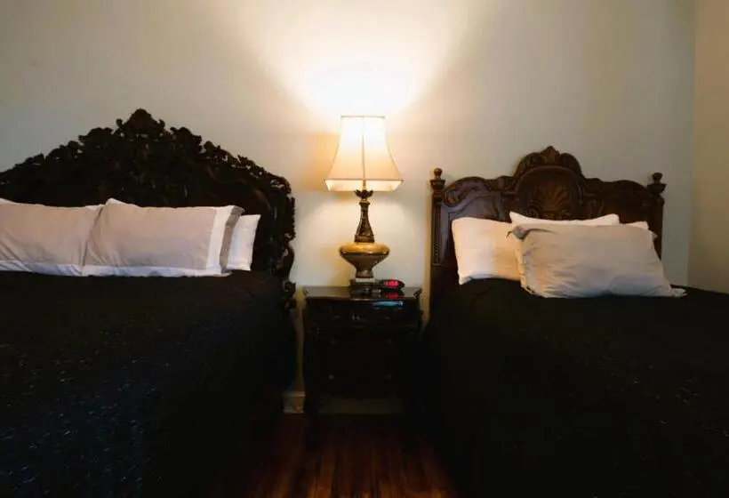 Premium Family Room, Oakpak Inns Enjoy All Inclusive Snack Beverages Wine & Beer During The Stay
