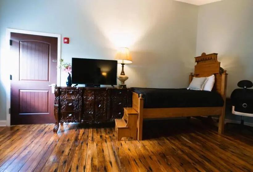 Premium Family Room, Oakpak Inns Enjoy All Inclusive Snack Beverages Wine & Beer During The Stay