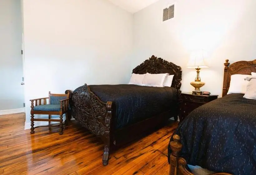 Premium Family Room, Oakpak Inns Enjoy All Inclusive Snack Beverages Wine & Beer During The Stay