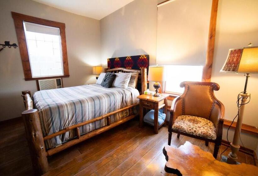 小室, Oakpak Inns   Enjoy All Inclusive Snack Beverages Wine & Beer During The Stay