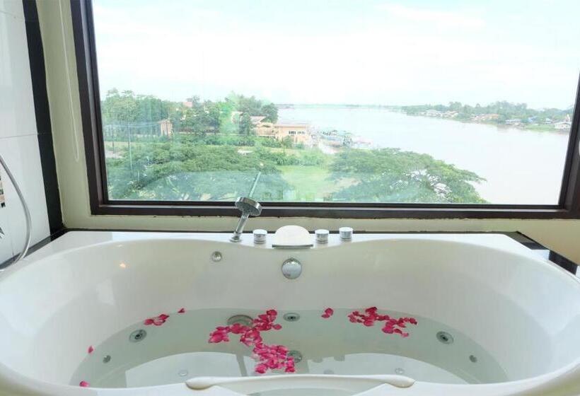 Folyóra Néző Suite, Chaophaya Thara Riverside