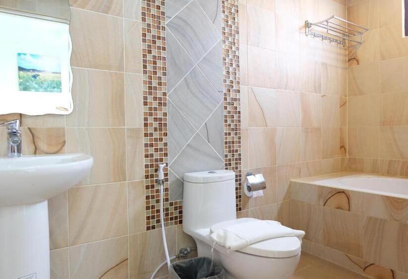 Deluxe room with river view, Chaophaya Thara Riverside