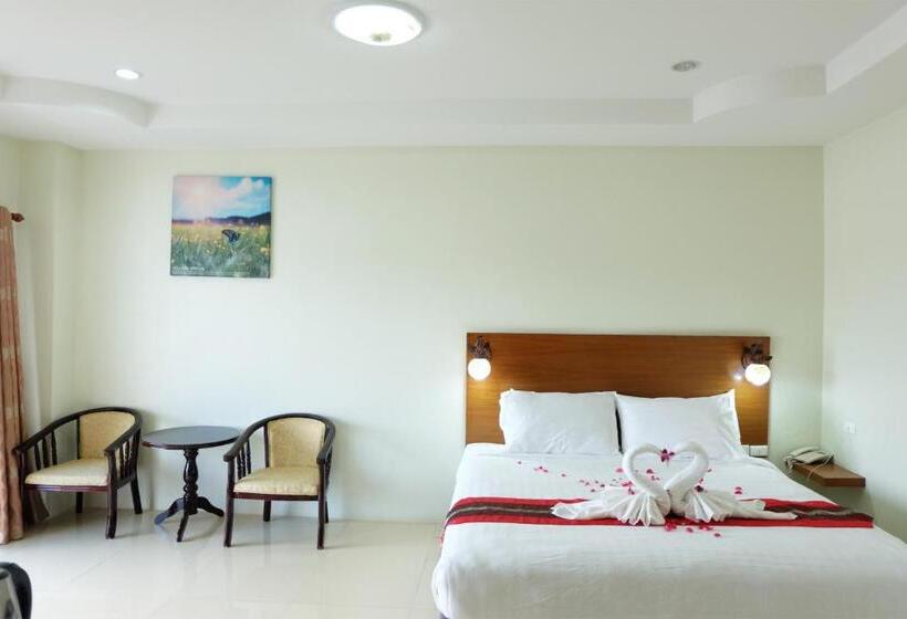 Deluxe room with river view, Chaophaya Thara Riverside