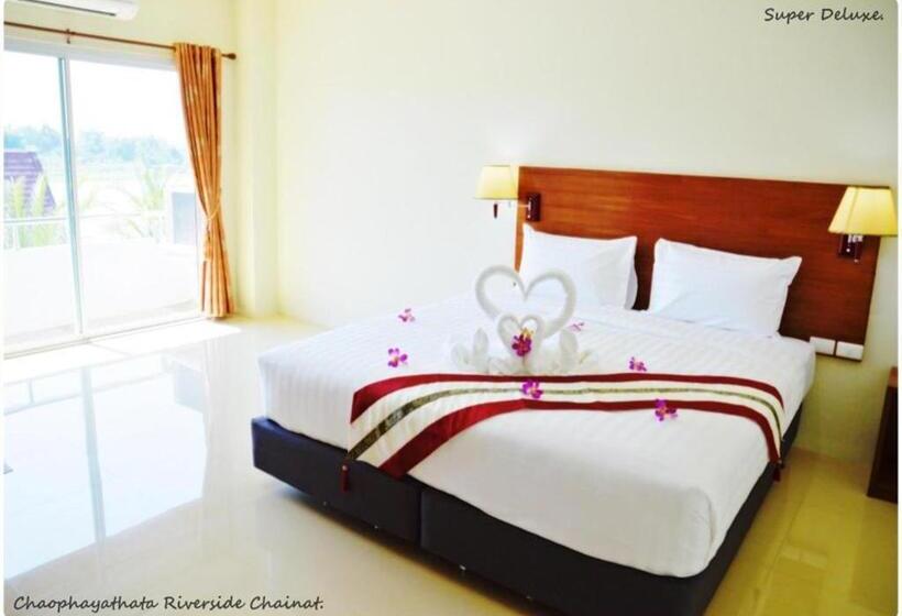 Deluxe room with river view, Chaophaya Thara Riverside