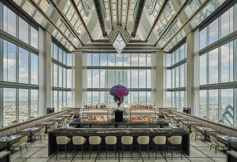 身障者適用キングサイズベッドルーム, Four Seasons Hotel Philadelphia At Comcast Center