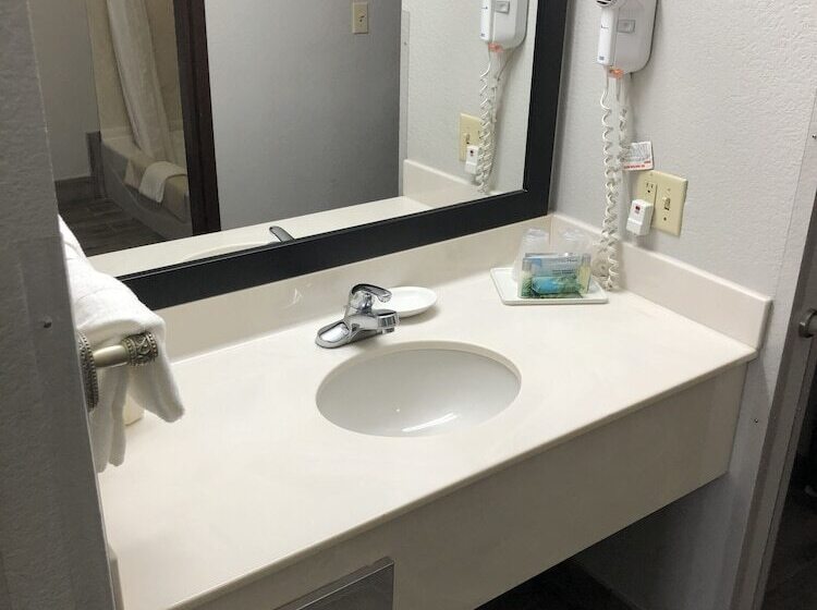 スイート, Lea County Inn