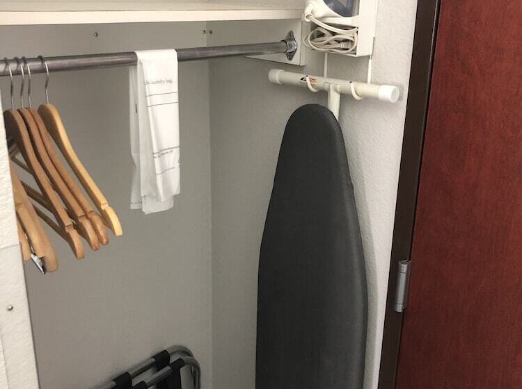 スイート, Lea County Inn