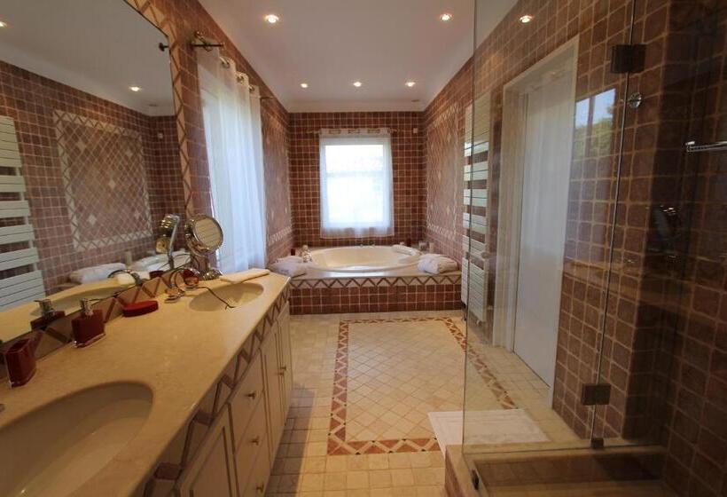 اتاق استاندارد با چشمانداز باغ, Aux Charmes De Grasse