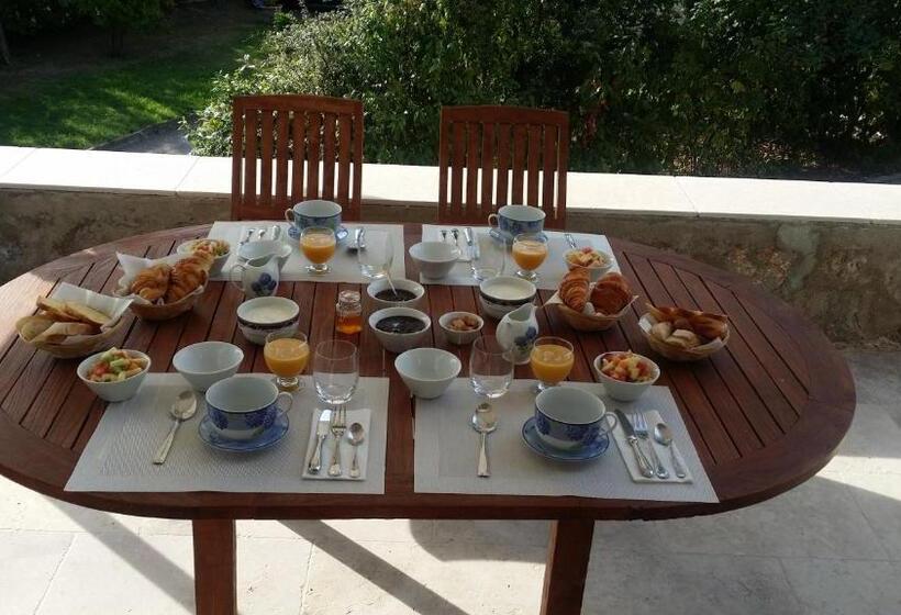 اتاق استاندارد با چشمانداز باغ, Aux Charmes De Grasse