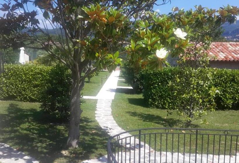 اتاق استاندارد با چشمانداز باغ, Aux Charmes De Grasse