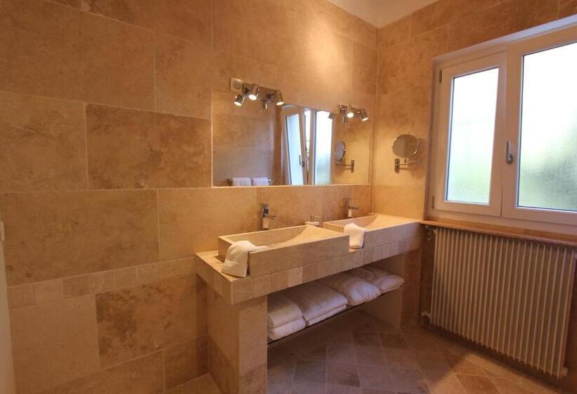 اتاق استاندارد با چشمانداز باغ, Aux Charmes De Grasse