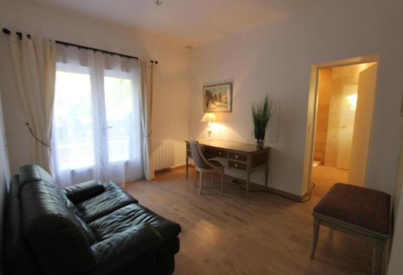 اتاق استاندارد, Aux Charmes De Grasse