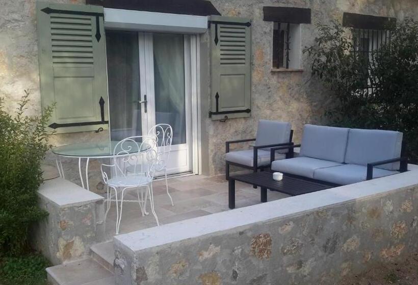 اتاق استاندارد, Aux Charmes De Grasse