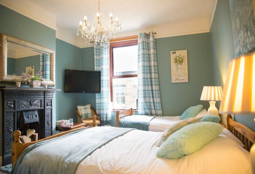 اتاق خانوادگی, Compton Guest House