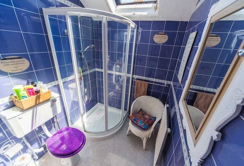 اتاق استاندارد یک تخته با سرویس بهداشتی مشترک, Compton Guest House