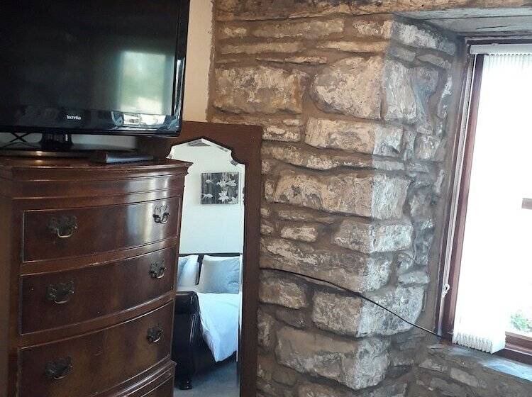 סוויטה משפחתית, Melin Tregib