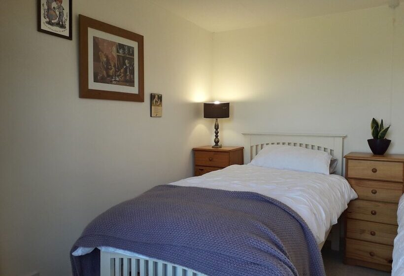 סוויטה משפחתית, Melin Tregib