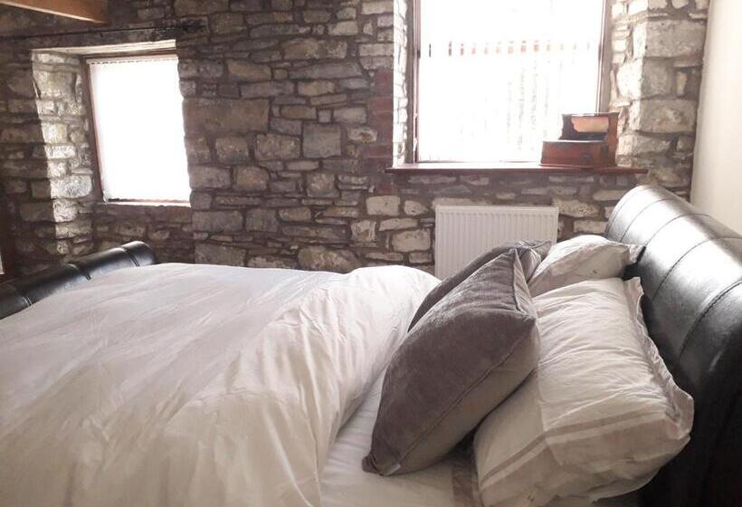 סוויטה משפחתית, Melin Tregib