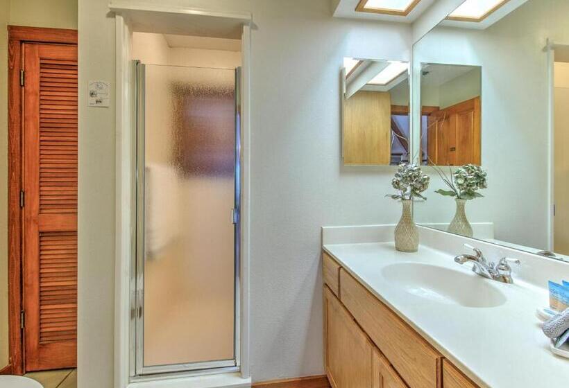 Standard room with outdoor bath, Riverbend Retreat   Fla