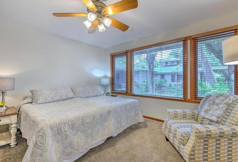 غرفة قياسية مع حمام خارجي, Riverbend Retreat   Fla