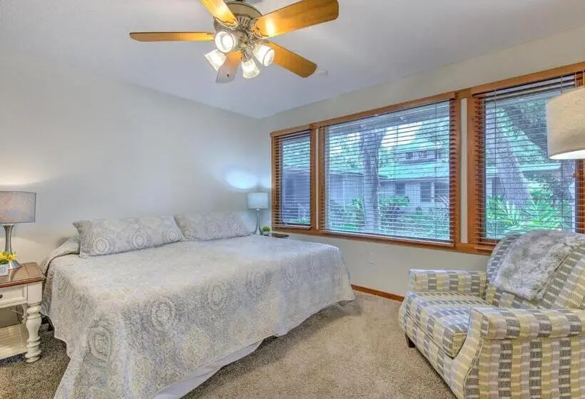 Standard room with outdoor bath, Riverbend Retreat   Fla