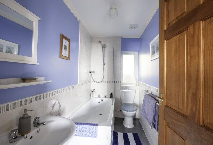 小室, Bronllys Farm