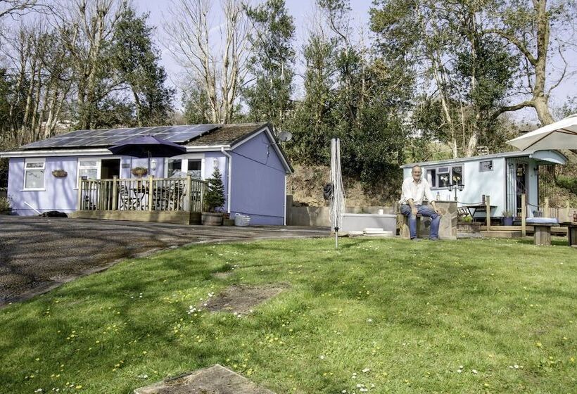کابین, Bronllys Farm