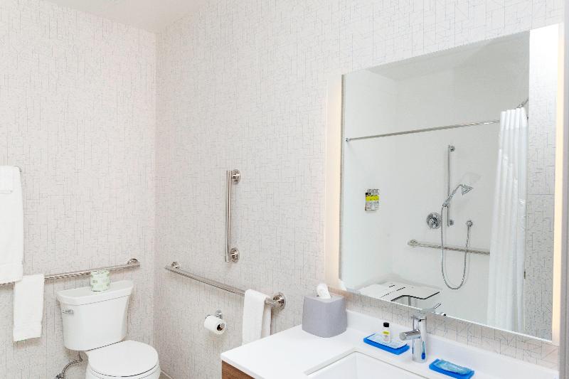 Номер Стандарт Адаптированный для Инвалидов, Holiday Inn Express & Suites   Gilbert   East Mesa, An Ihg