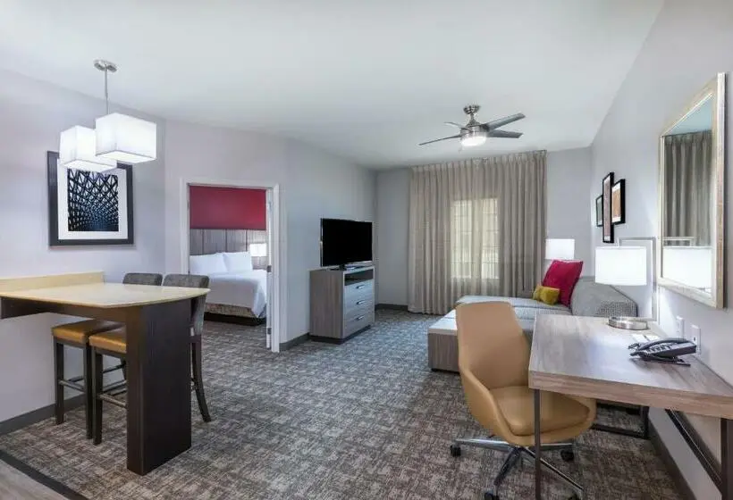 キングサイズベッドのスイートルーム, Staybridge Suites Houston Iah Airport East, An Ihg