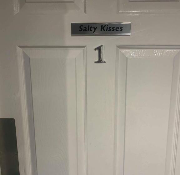 デラックスルーム, The Grotto