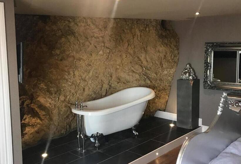 デラックスルーム, The Grotto