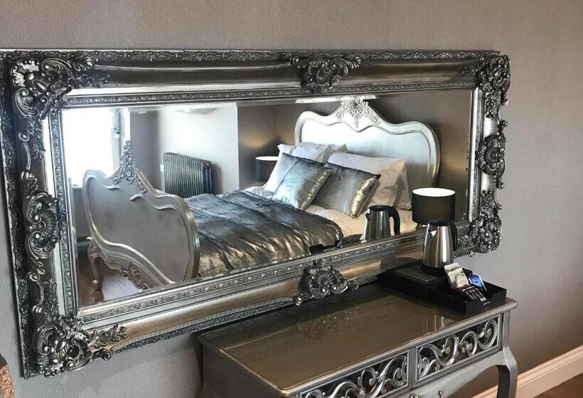 デラックスルーム, The Grotto