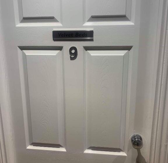 スタンダードルーム, The Grotto