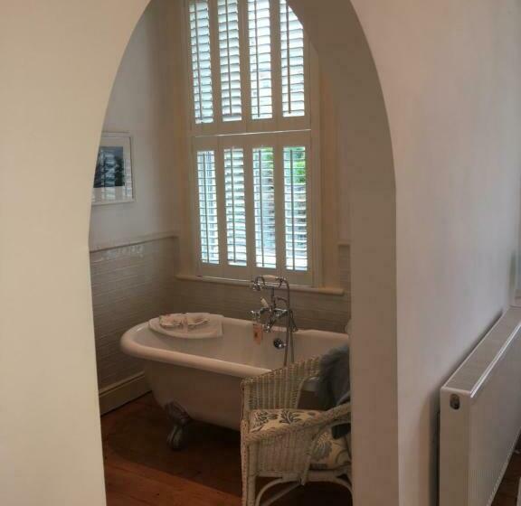 חדר דחוקס עם מיטת קינג, Raymonds