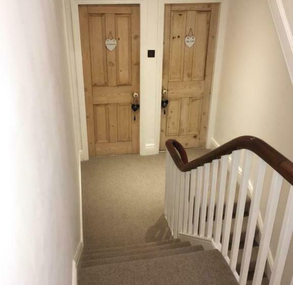 חדר דלוקס, Raymonds