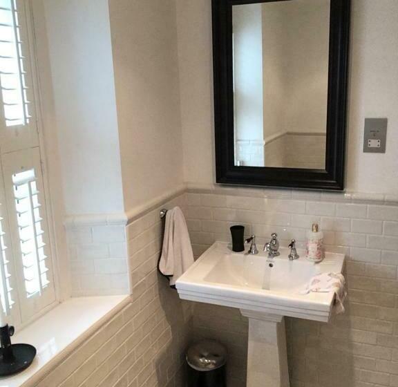 חדר דלוקס, Raymonds