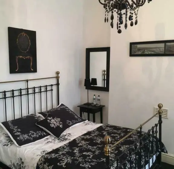 Chambre Deluxe, Raymonds